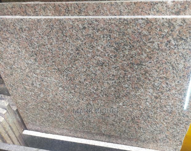 Creamish. Granite - thumbnail 3