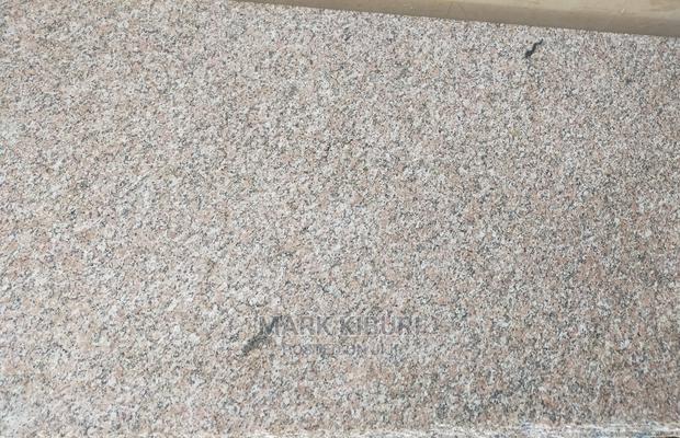 Creamish. Granite - thumbnail 5
