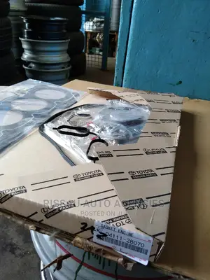 Toyota 2AZ Engine Overhaul Gasket Kit.