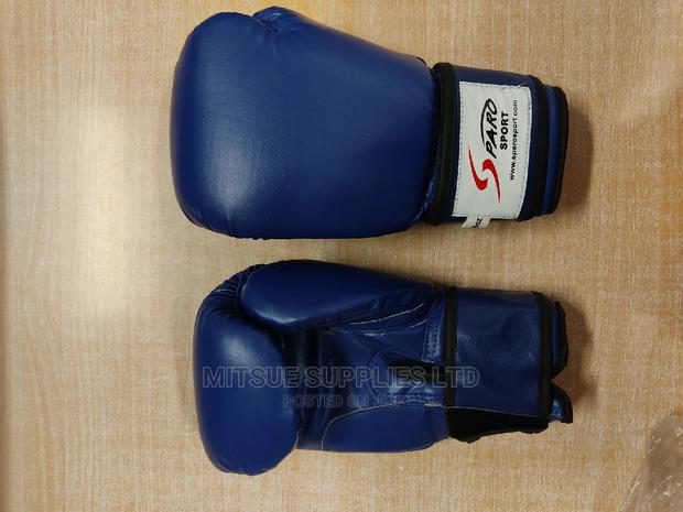 A Pair of Professional Leather Boxing Gloves 16oz Blue - thumbnail 3