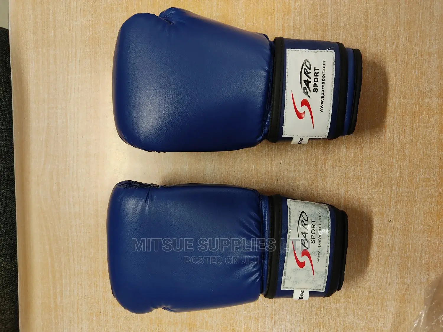 A Pair of Professional Leather Boxing Gloves 16oz Blue