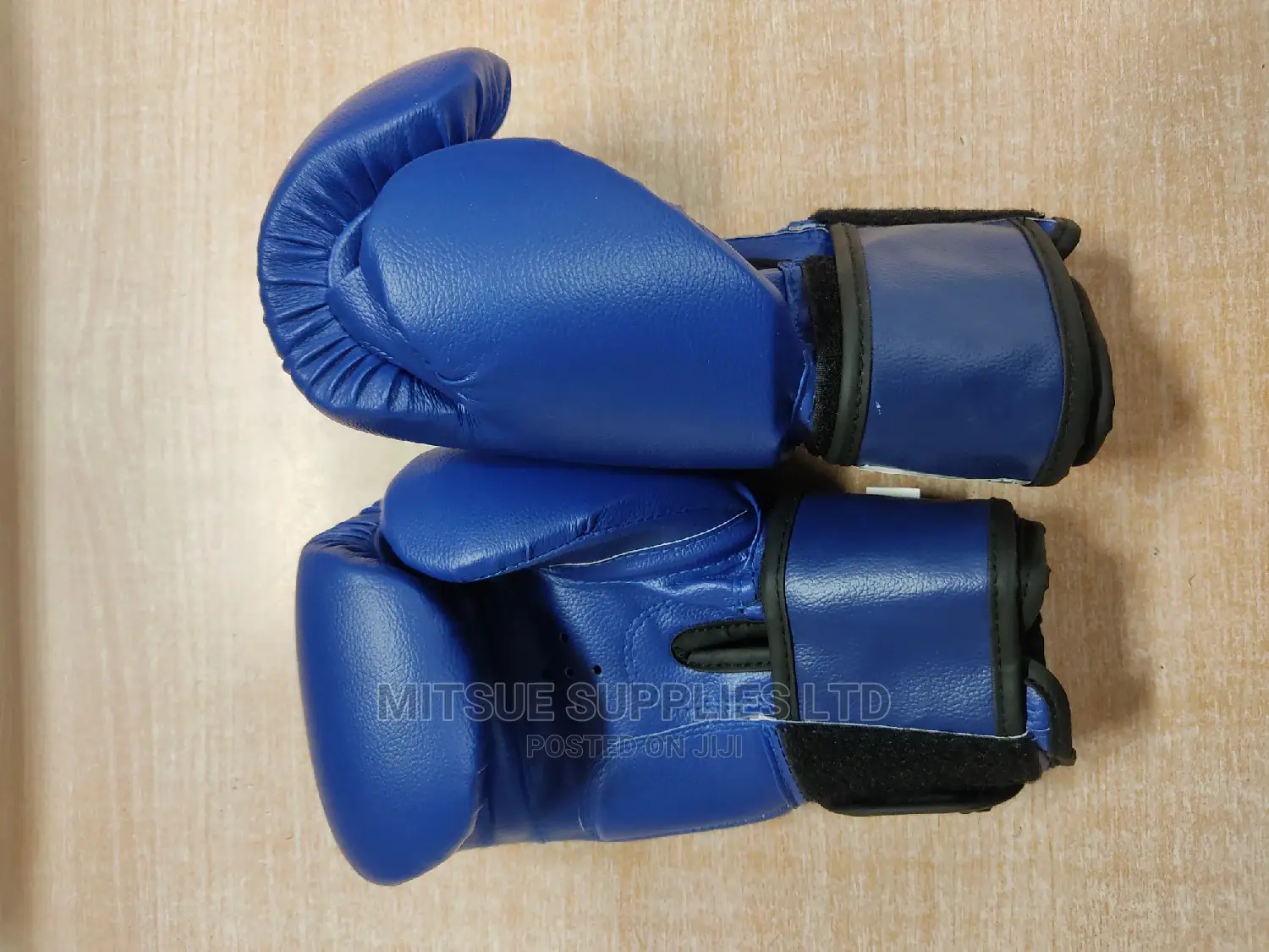 A Pair of Boxing Glove 8oz Blue ( Junior Size)