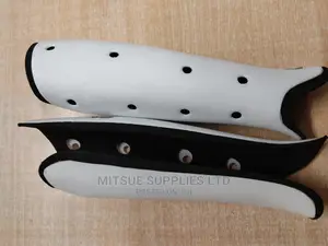A Pair Of Sparo Hockey Shin Guard White-l