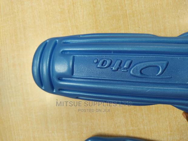 A Pair of Dita Hockey Shin Guard - thumbnail 3
