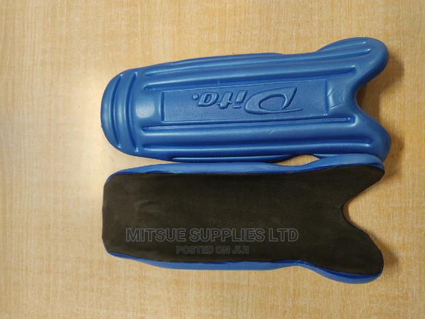 A Pair of Dita Hockey Shin Guard - thumbnail 4