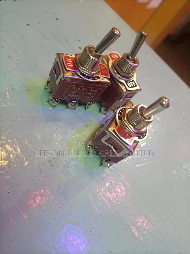Toggle Switch,On Off on Switch - main view