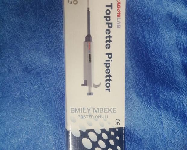 Toppette Pipettor - main view