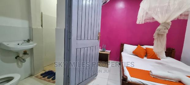 Studio Apartments With a Swng/Pool Facing the Creek Beach. - thumbnail 3