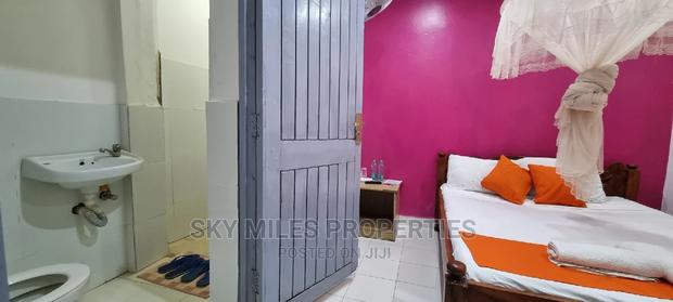 Studio Apartments With a Swng/Pool Facing the Creek Beach. - thumbnail 4