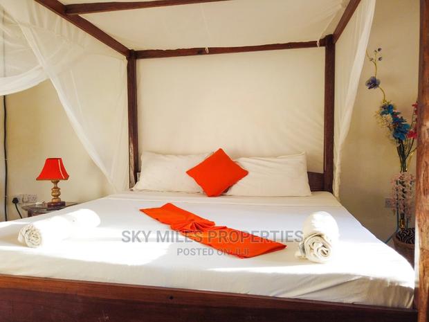 Studio Apartments With a Swng/Pool Facing the Creek Beach. - thumbnail 9