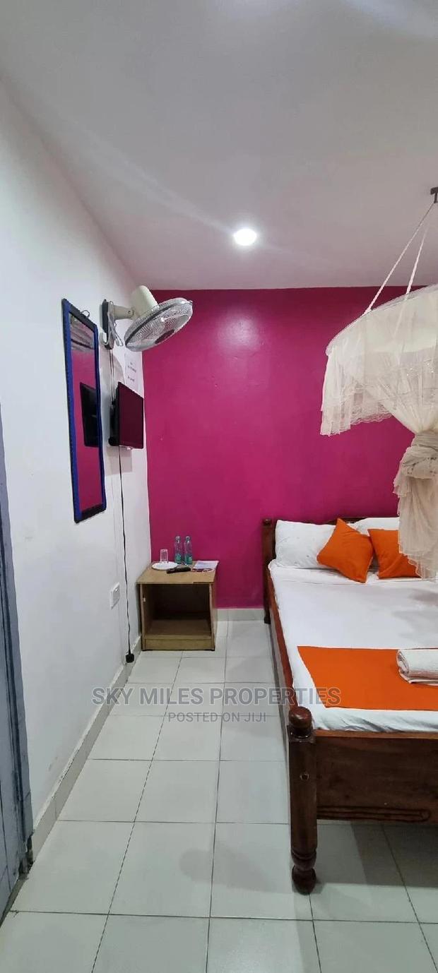 Studio Apartments With a Swng/Pool Facing the Creek Beach. - thumbnail 8