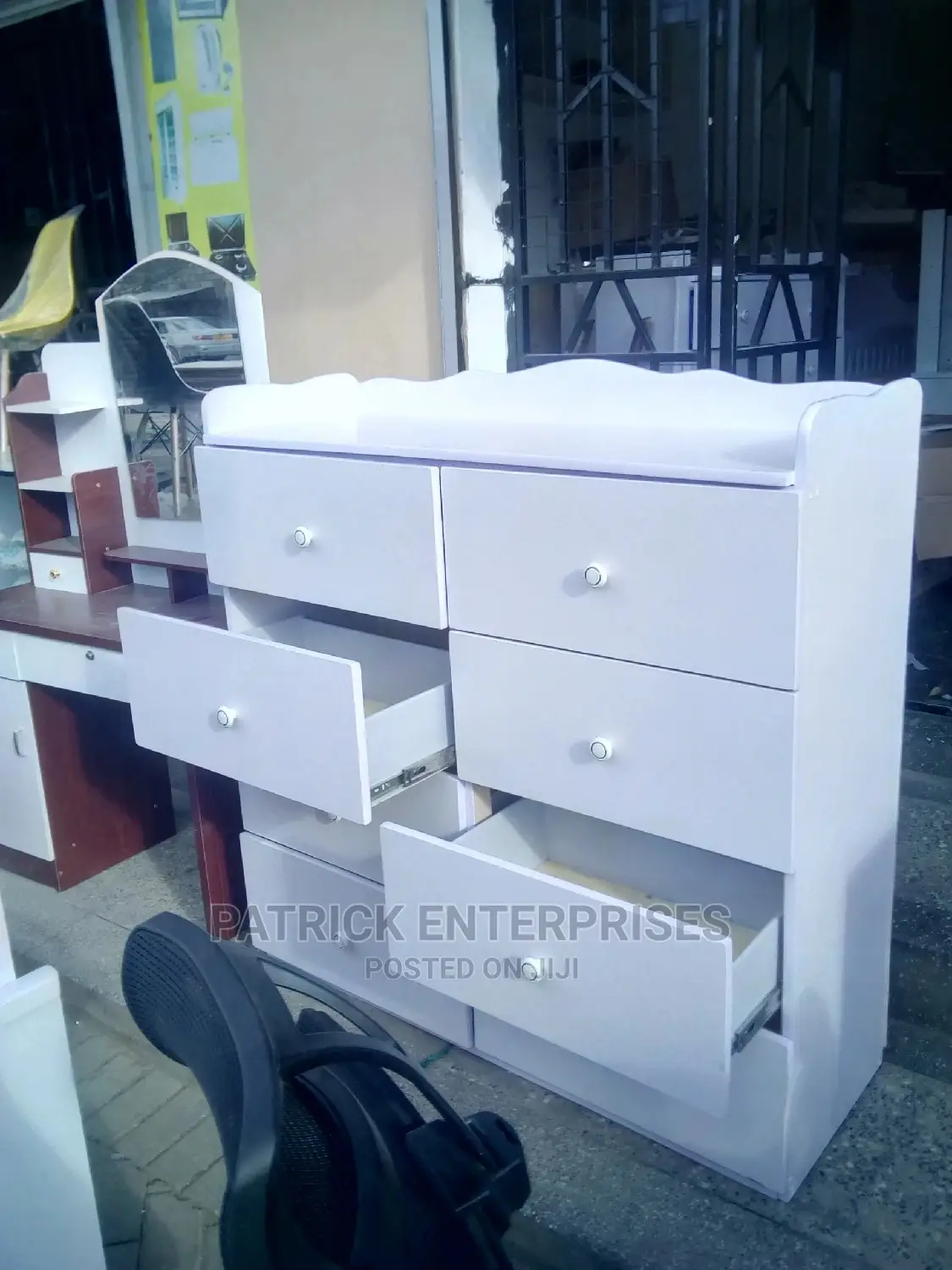 Chest of Drawers 4 by 4 Fitt