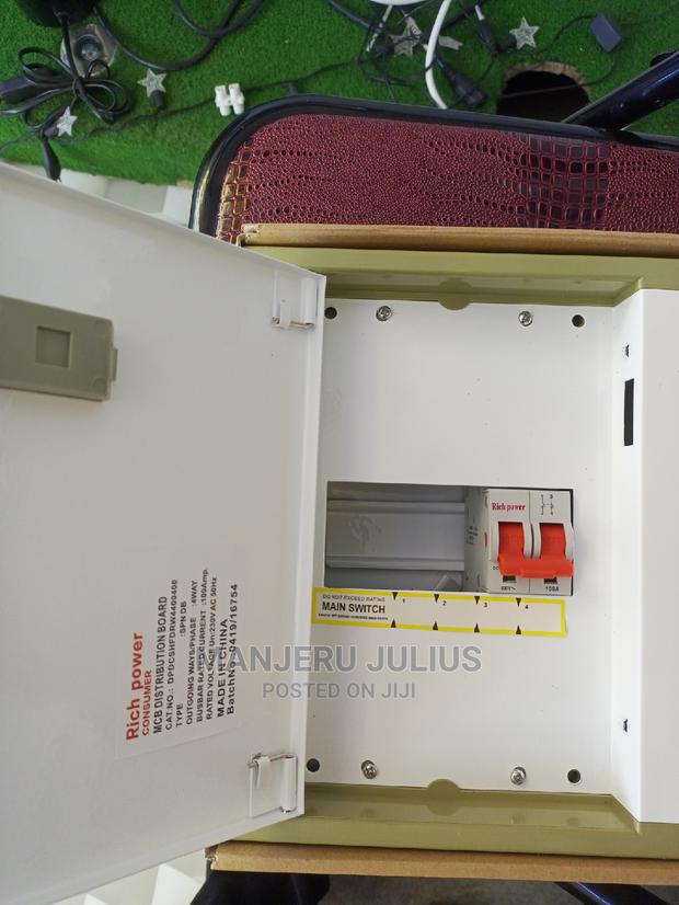 Consumer Unit 4way - thumbnail 3