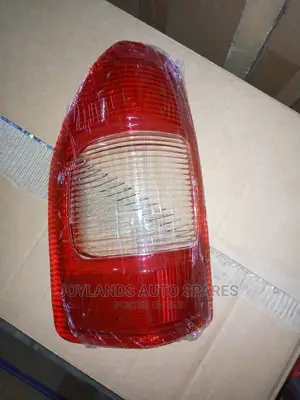 Tail Lens D-Max 2004