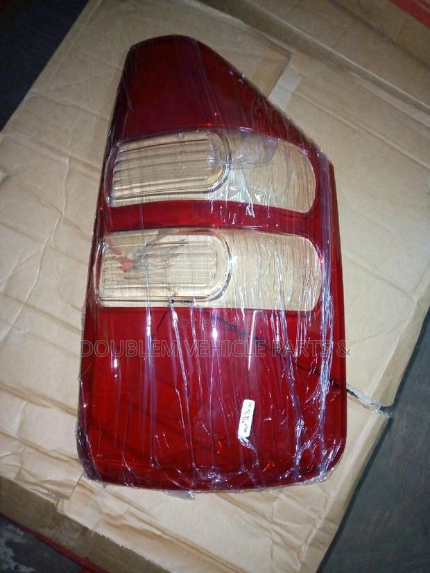 Tail Lens Noah 2010 - thumbnail 2