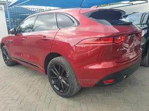 Jaguar F-Pace 2017 Red
