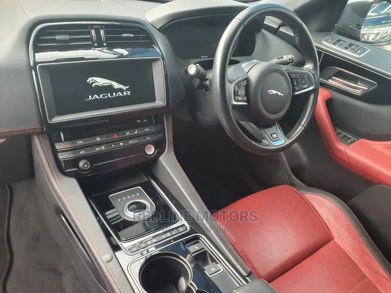 Jaguar F-Pace 2017 Red