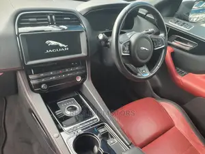 Jaguar F-Pace 2017 Red