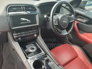 Jaguar F-Pace 2017 Red