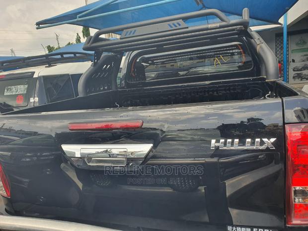 Toyota Hilux 2017 Black - thumbnail 5