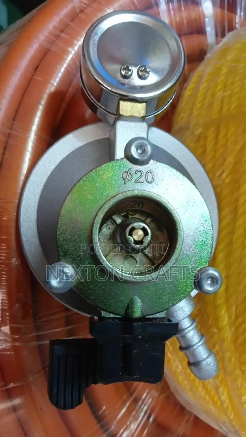 Low Pressure Gas Regulator With Gauge (13kg)