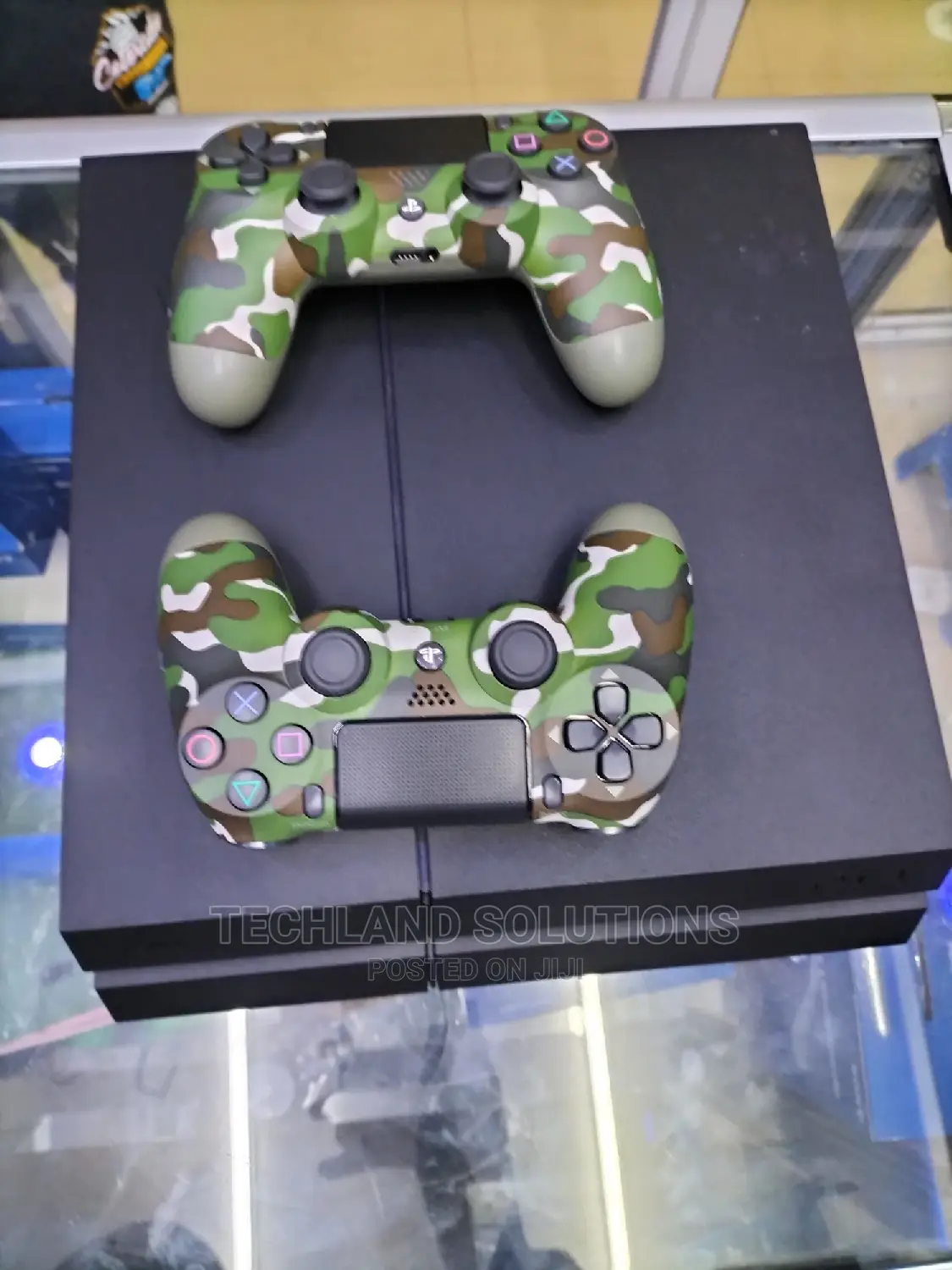 Chipped Ps4 Standard With 2 Controllers