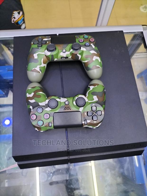 Chipped Ps4 Standard With 2 Controllers - thumbnail 3