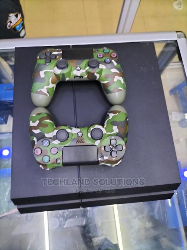 Chipped Ps4 Standard With 2 Controllers - thumbnail 4