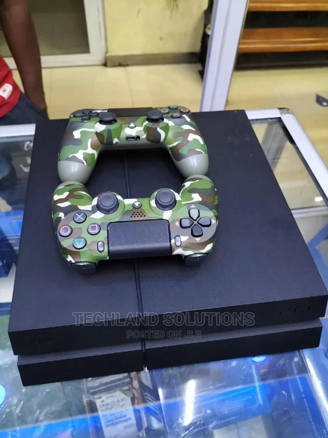 Chipped Ps4 Standard With 2 Controllers
