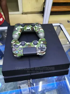 Chipped Ps4 Standard With 2 Controllers