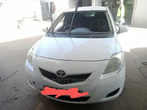 Toyota Belta Front Windscreen