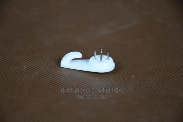 Toly Hard Wall Hook (Small 27mm)