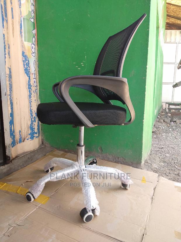 Office Mesh Chair - thumbnail 2