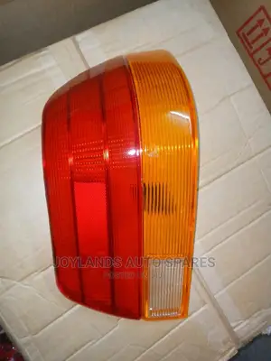 Tail Lens AE110 Salon