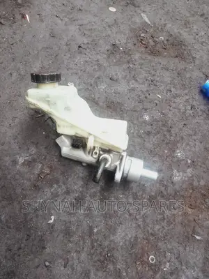Brake Master Cylinder Toyota Avensis