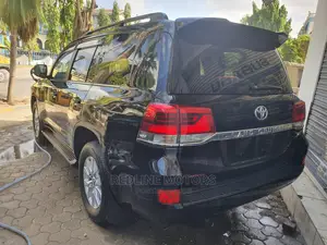 Toyota Land Cruiser Prado 2016 SV Premium Black