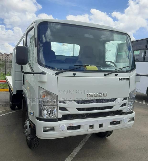 Isuzu NPS 4×4 Flatbed Towing Recovery Truck