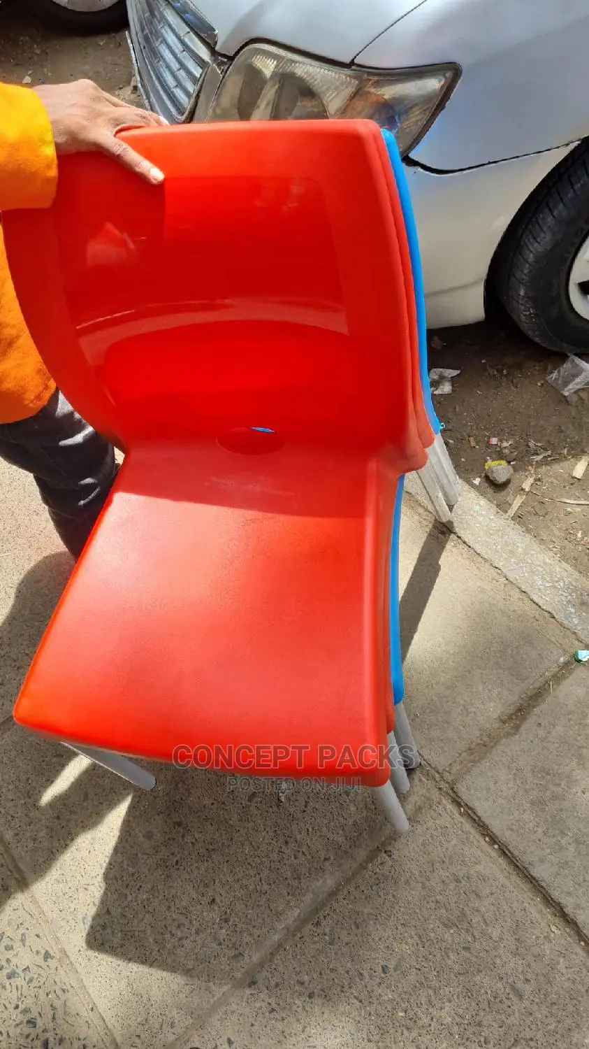 Strong Armless Comfortable Plastic Chair Metal Tubing Legs
