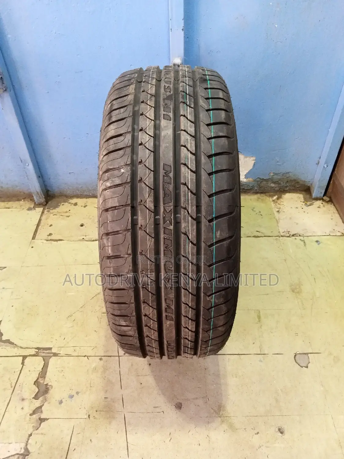 235/55r17 Maxtrek 103V