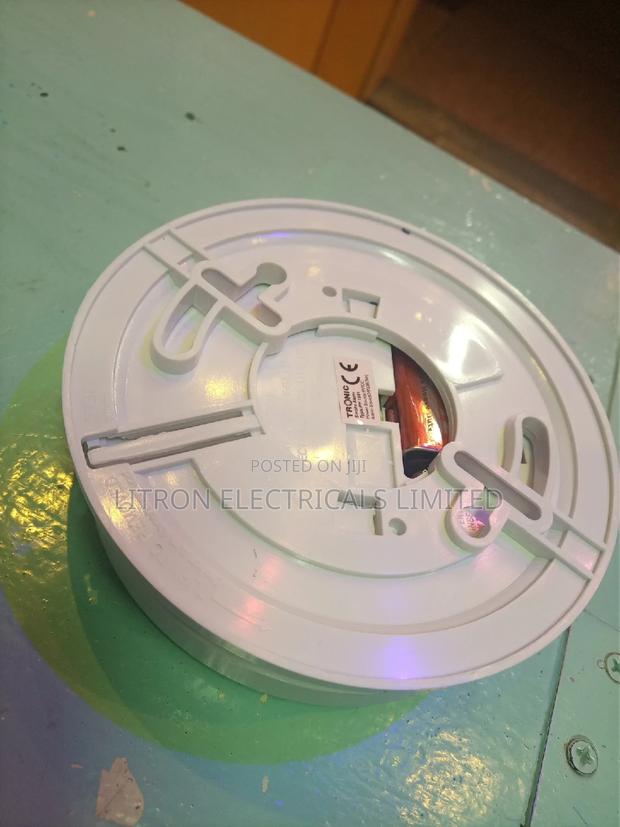 Smoke Alarm Complete With Batteries - thumbnail 2