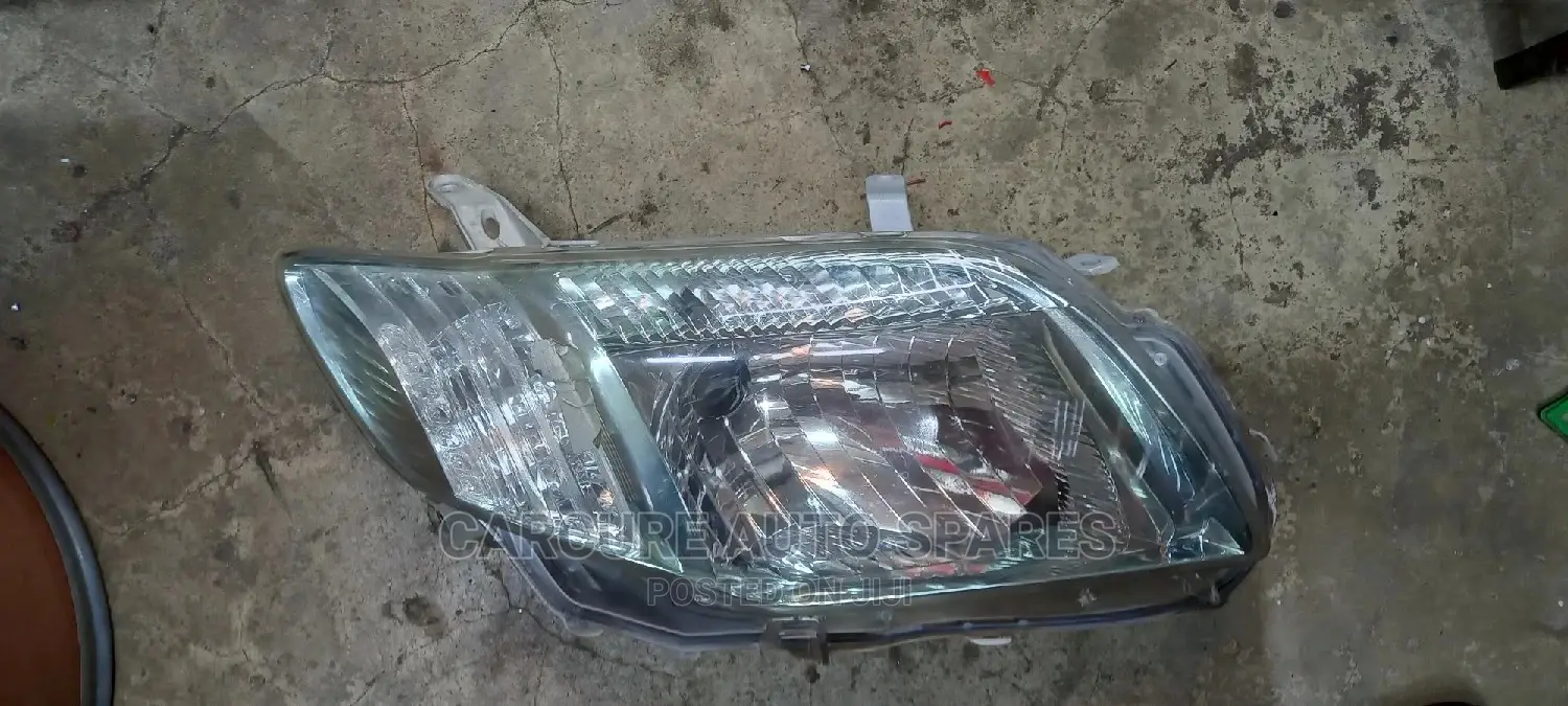 Axio Fielders 2007 2010 Headlight With Green Shade