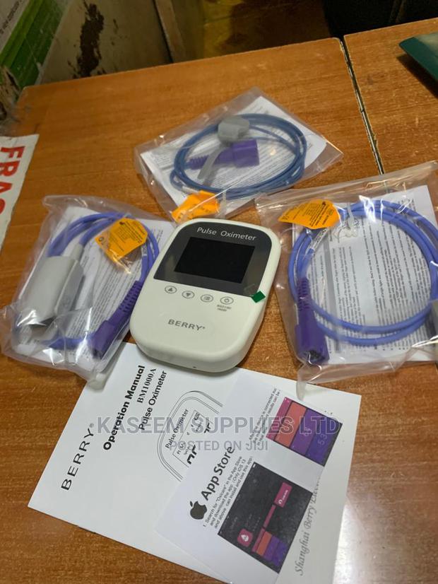 Hand Held Pulse Oximeter With Pediatric and Adult Probes