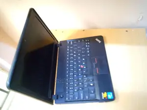 Laptop Lenovo ThinkPad X131e 4GB Intel Celeron SSD 320GB
