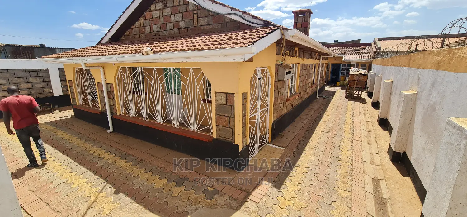 5bdrm Bungalow in Kapsoya for Sale in Kapsoya Houses & Apartments for