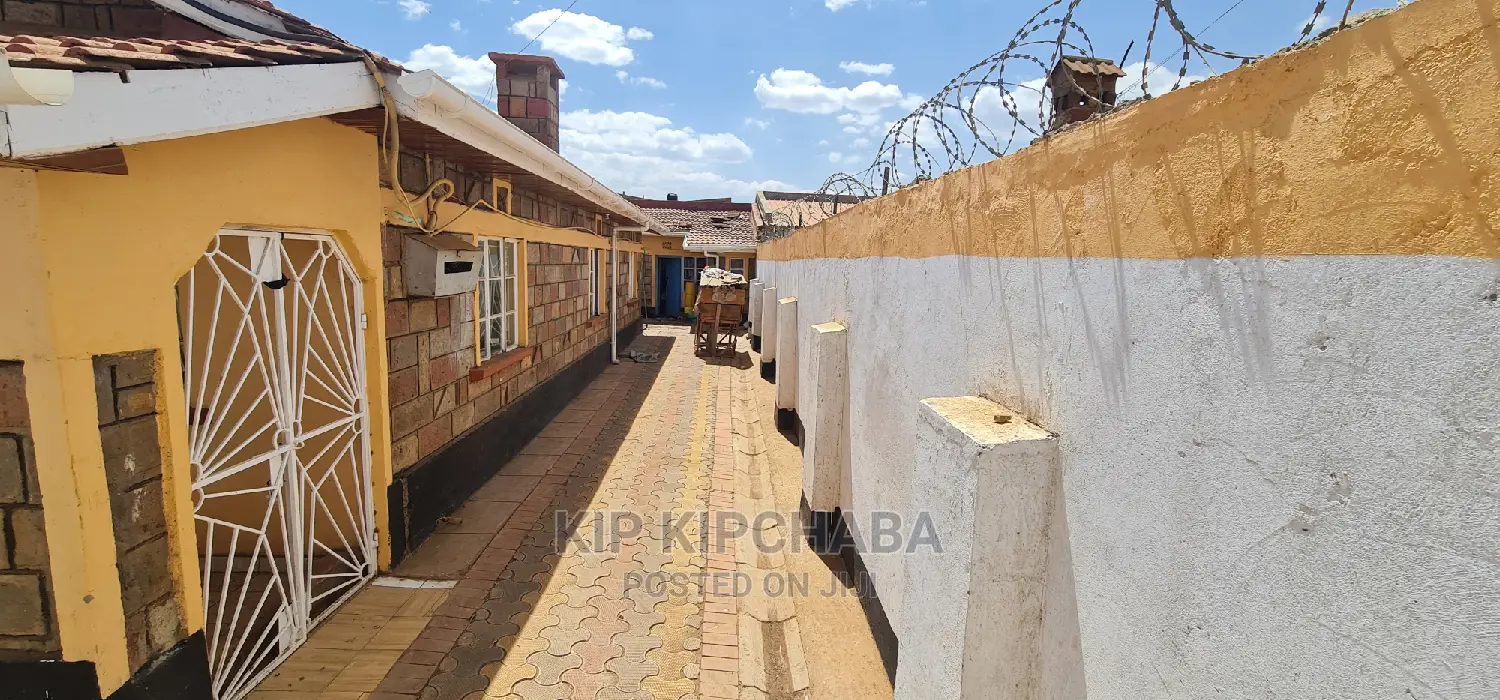 5bdrm Bungalow in Kapsoya for Sale in Kapsoya Houses & Apartments for