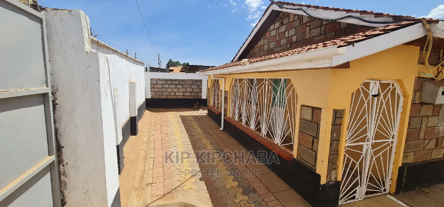5bdrm Bungalow in Kapsoya for Sale in Kapsoya Houses & Apartments for