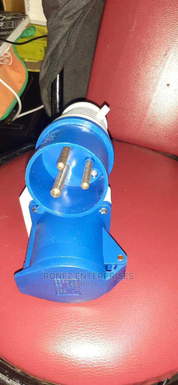Industrial Socket 32amps 3pin - thumbnail 3