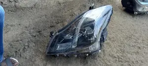 Toyota Crown 2010 2011 Headlight
