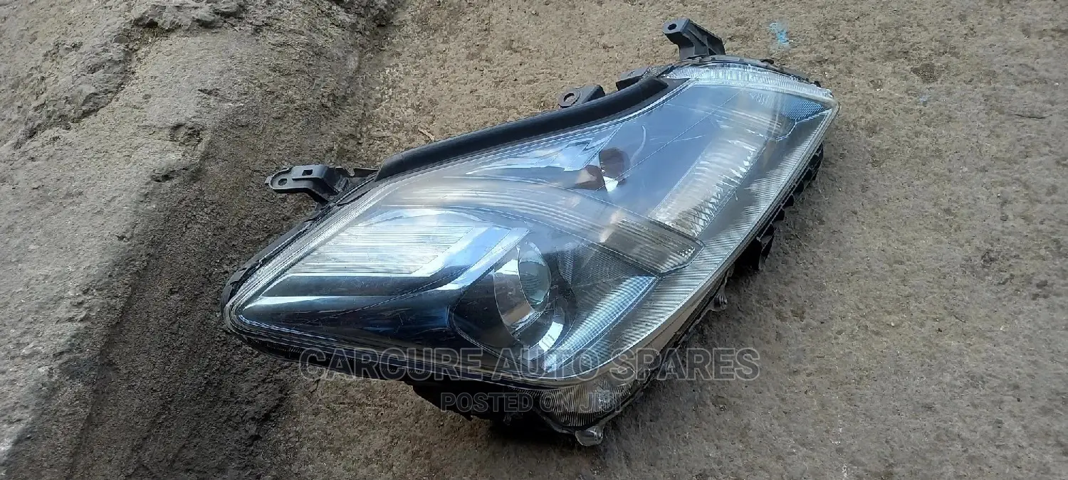 Toyota Crown 2010 2011 Headlight