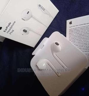 An Ear Pod/Air Pod - thumbnail 2